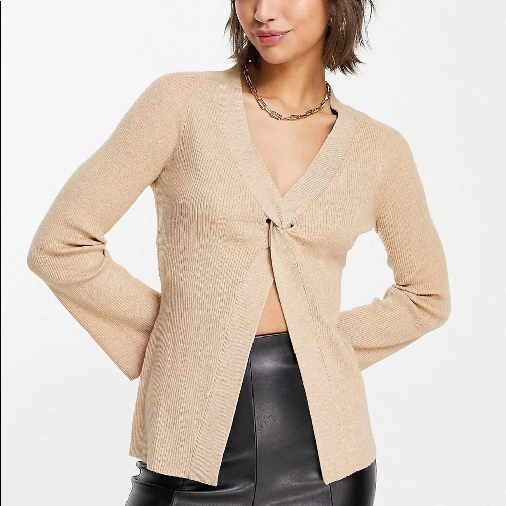 Twist Front Camel Beige Split Sweater Top Sz 2 New - Picture 3 of 4